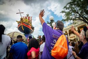 people smiling at disney world parade